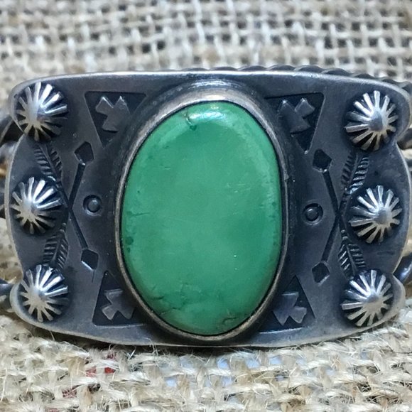 Hand Crafted Jewelry - Vintage Navajo Turquoise / Silver Cuff Bracelet